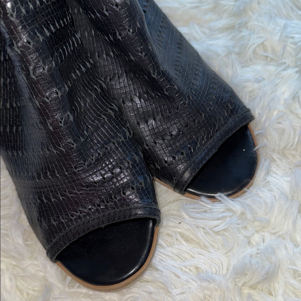 Aldo Black Textured Slingback Sandals​ - Picture 7 of 7
